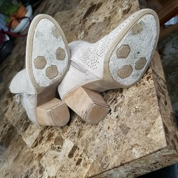 Carlos Hacey Booties  - Picture 7 of 8